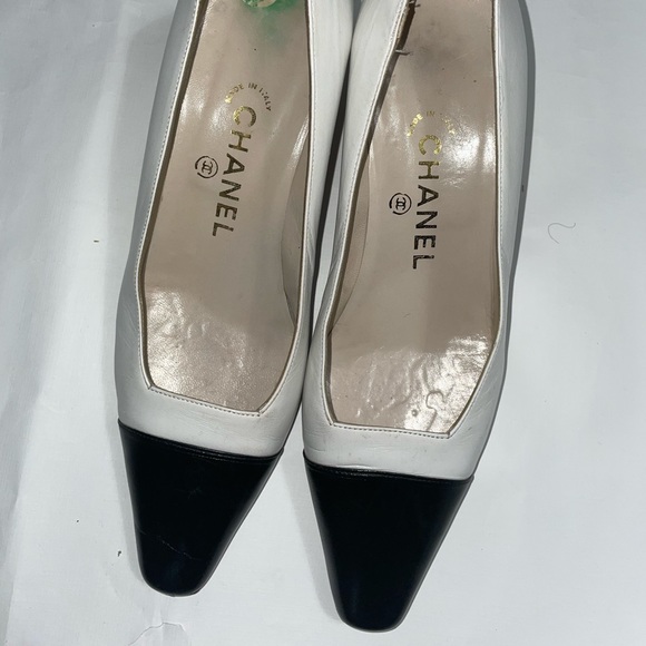 Vintage Classic Chanel White Black Leather bicolor Pump Heels EU 37 1/2